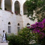 מנזר – כותרת גן של מנזר